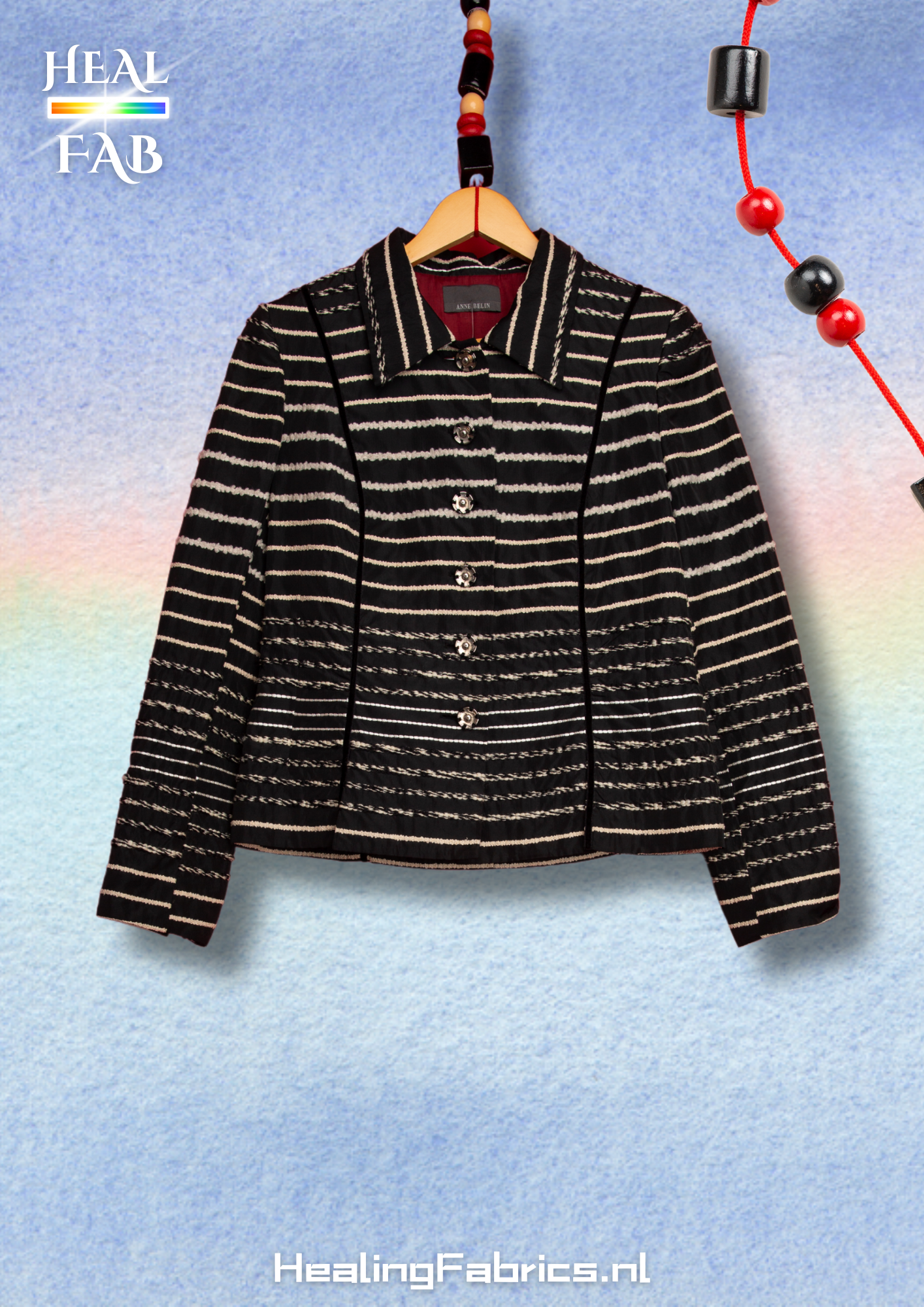 The alternative Wire blazer - with boxy design and artsy silver buttons