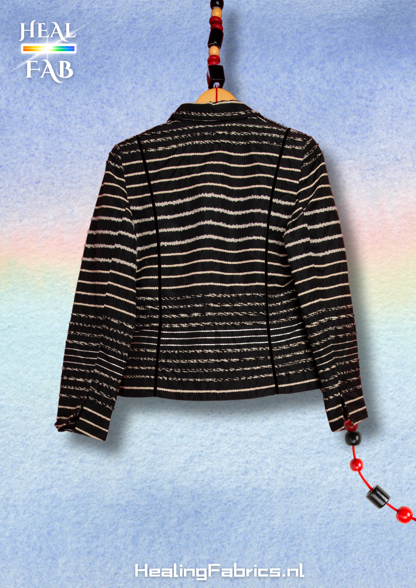 The alternative Wire blazer - with boxy design and artsy silver buttons