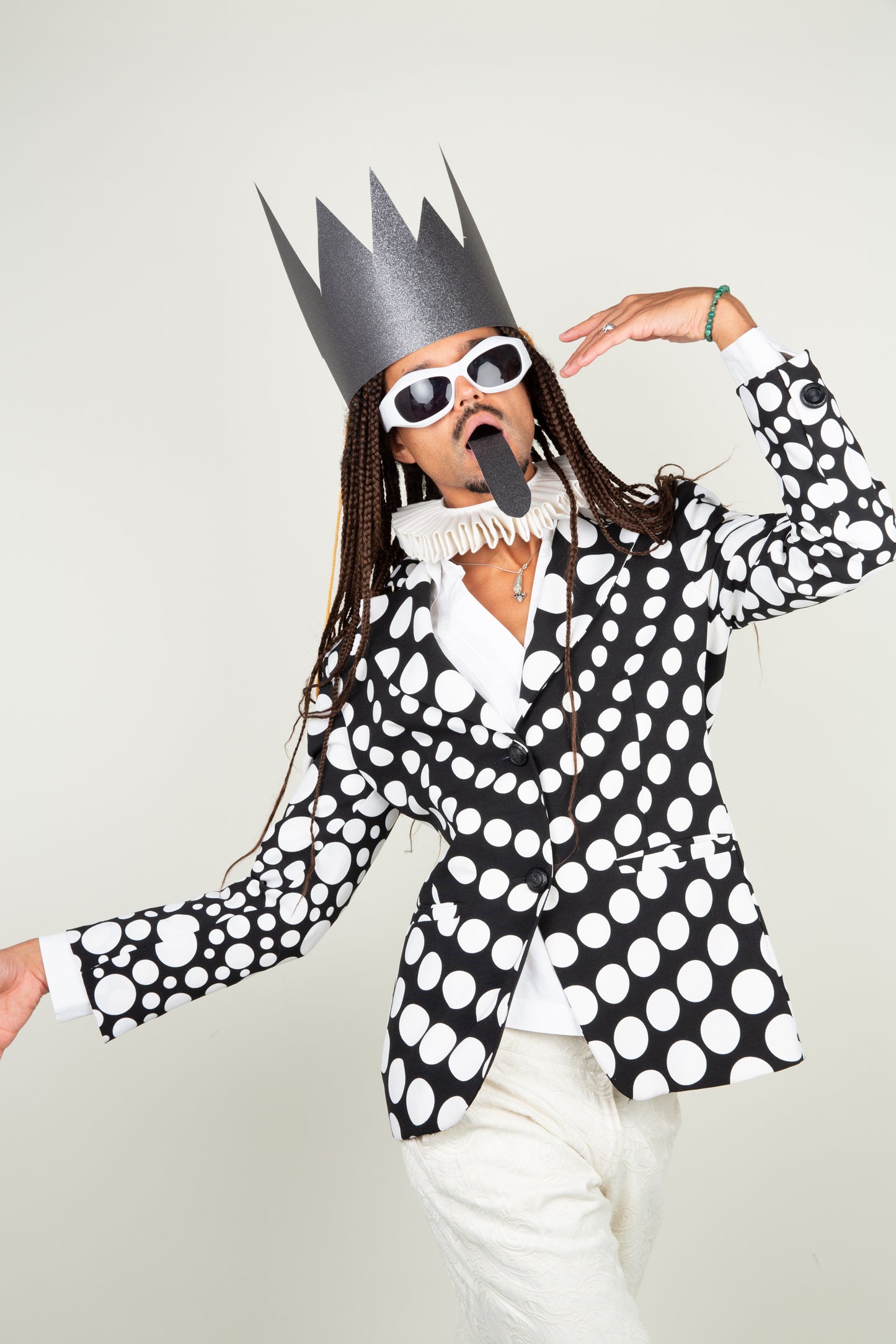The Dualistic Visionary Blazer with polkadot print in Black & white