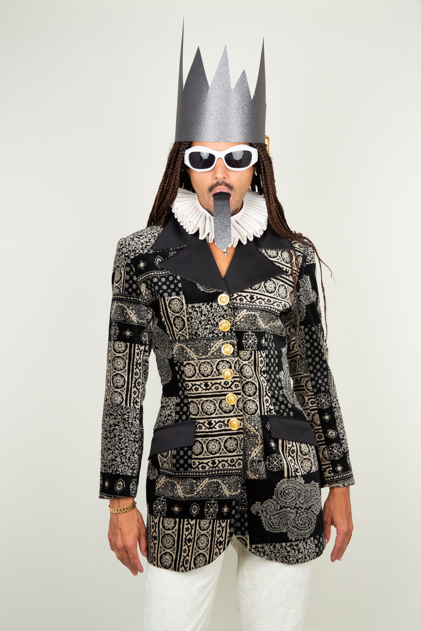 The velvet renaissance blazer with patchwork print and gold details