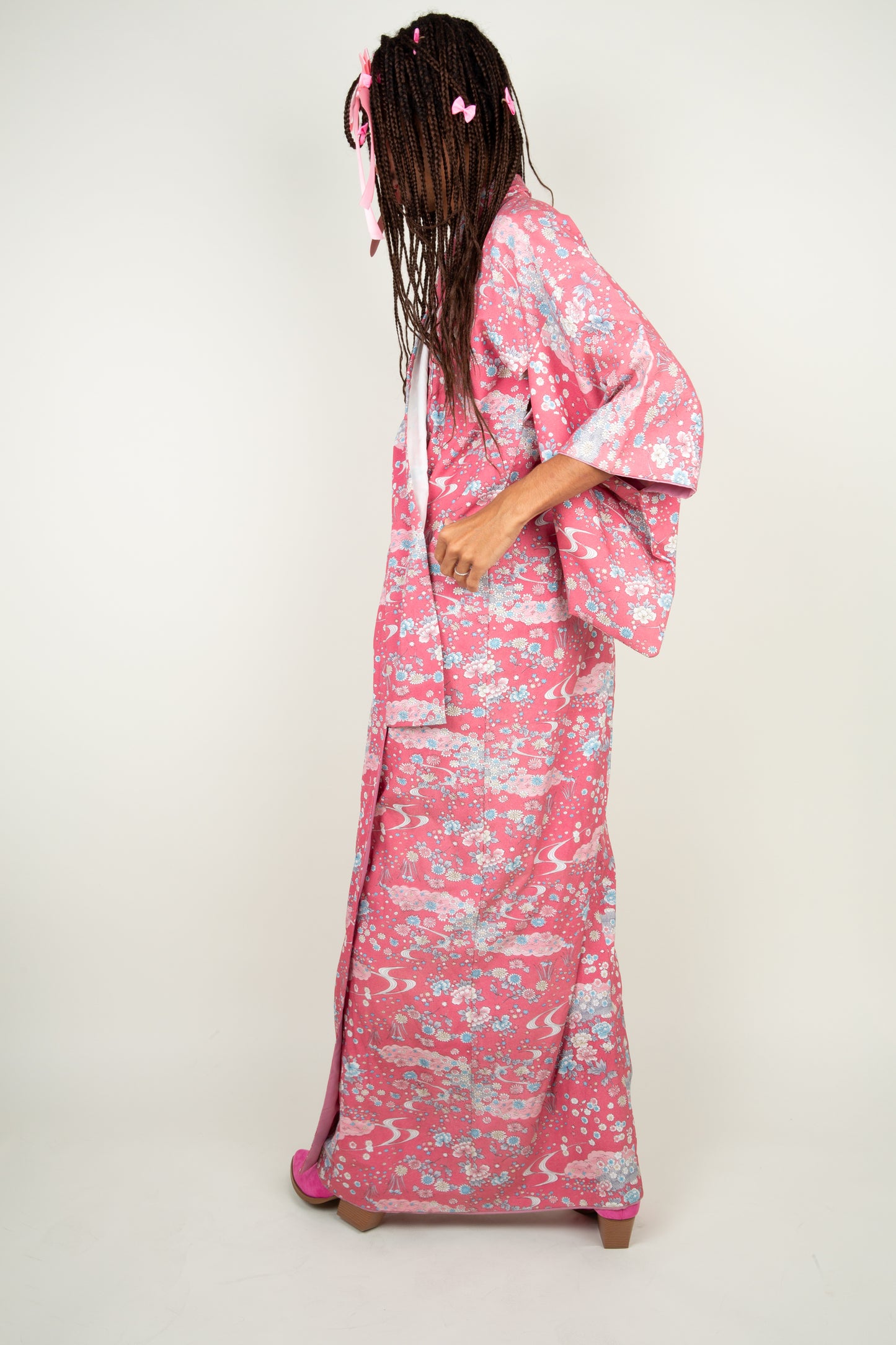 The flower princess kimono in soft pink, soft blue hints