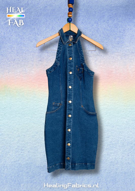 Sleeveless denim dress with multi pockets and gold buttons