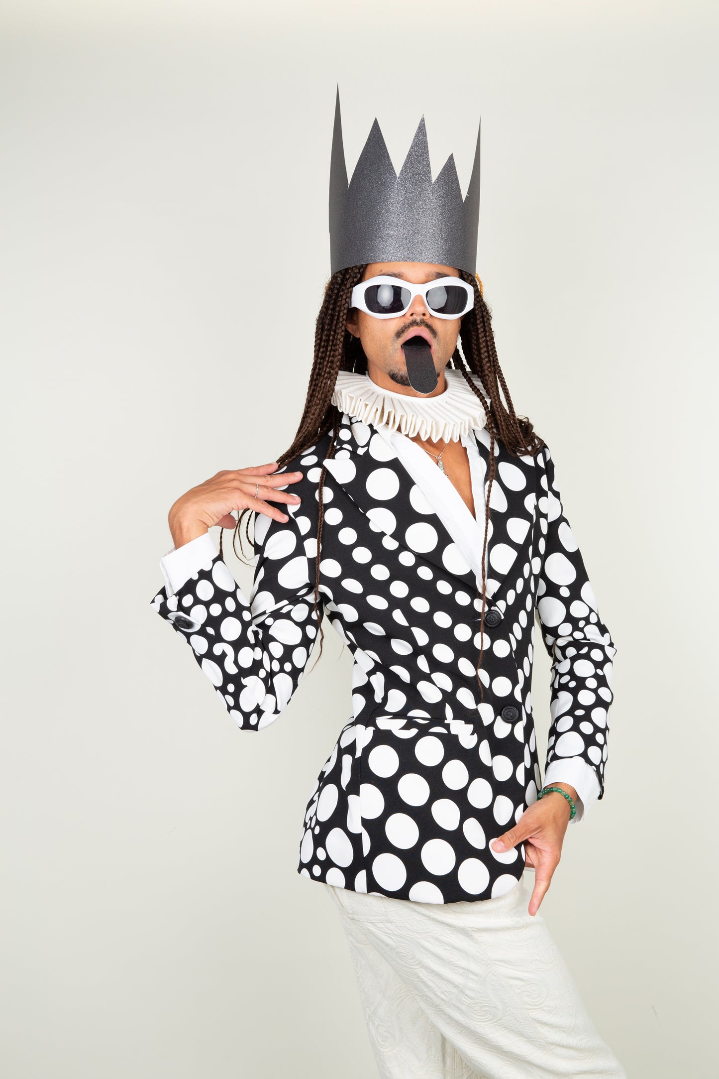 The Dualistic Visionary Blazer with polkadot print in Black & white